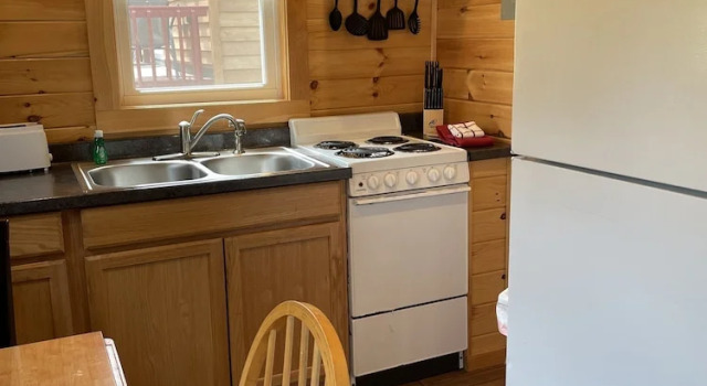 Семейный коттедж с 2 комнатами с балконом и с видом на горы Hill View Motel and Cottages