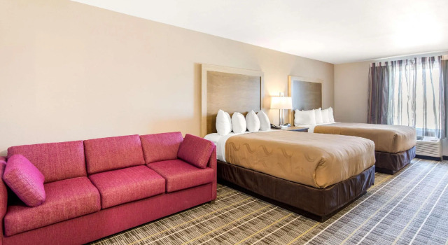 Четырёхместный люкс Quality Inn & Suites Carlsbad Caverns Area