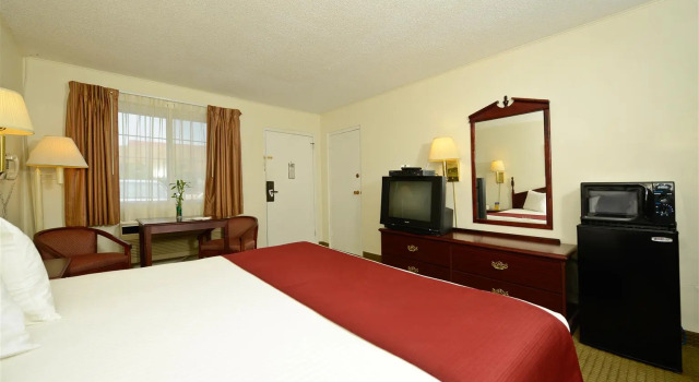 Best Western Village Inn, Varaa Hotelli  