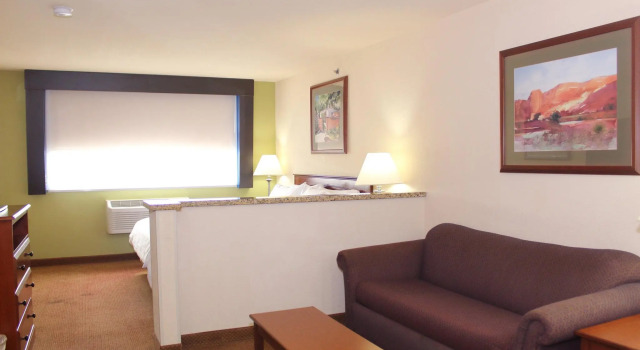 Номер Standard Holiday Inn Express & Suites Farmington Bloomfield by IHG