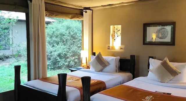 Трёхместный номер Luxury с видом на реку Ashnil Mara Camp