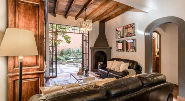 3-Bedroom Garden Home with Rooftop Terrace & Garage Parking, Prenota Hotel San Miguel de Allende 