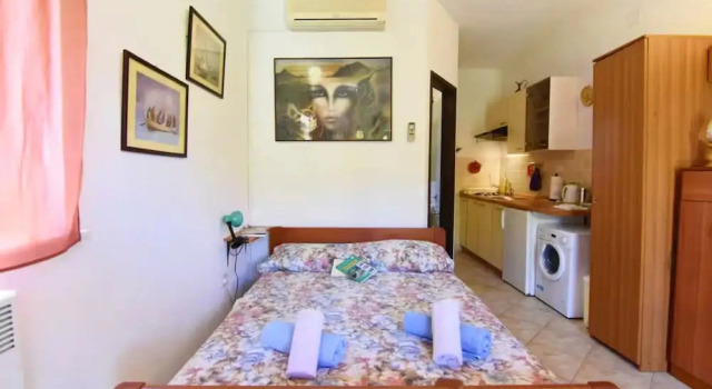 Cozy Studio With Garden Terrace in Zambratija