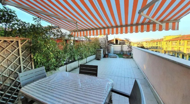 IL TORCHIO rooftop apartment with wide terrace, Забронировать Апартаменты/квартира Отели озера Гарды с парковкой, Парковка