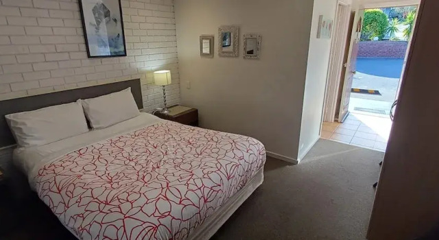 Номер Comfort Bristol Hill Motor Inn