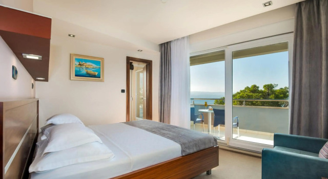 Hotel Plaza, Varaa Hotelli Omiš Split Region