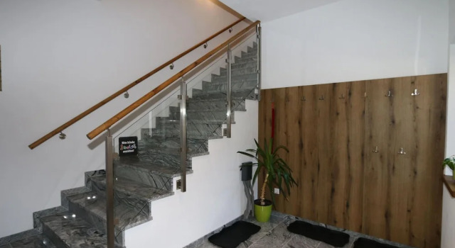 Коттедж с балконом High-quality holiday apartment in Oberkrimml near waterfalls