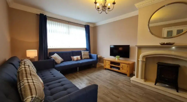 ** family 3 Bed house BPW, with private garden **, Забронировать Отель Мертир-Тидвилл Brecon Beacons, рядом с Парк и музей Cyfarthfa