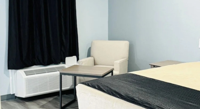 Четырёхместный номер Standard EXPRESS INN & Suites