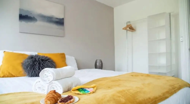 Contractorscleancharming 2-bed House in Coventry