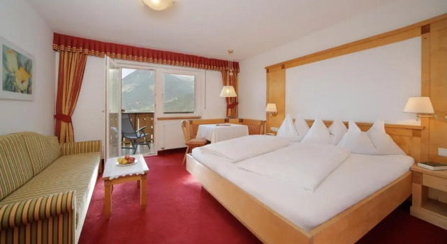 Двухместный номер Standard с балконом Family Hotel Gutenberg