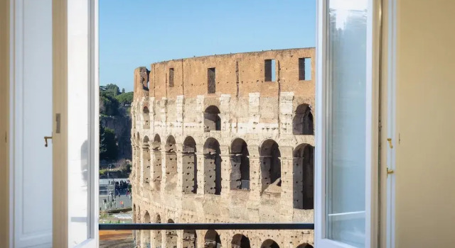 Rental in Rome View of the Colosseum Apartment, Забронировать Апартаменты/квартира Рим Лацио, рядом с Piazza della Madonna dei Monti