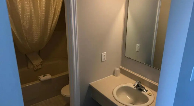 Номер Standard The Auberge Inn