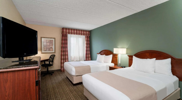 Четырёхместный номер Standard Baymont by Wyndham Knoxville/Cedar Bluff
