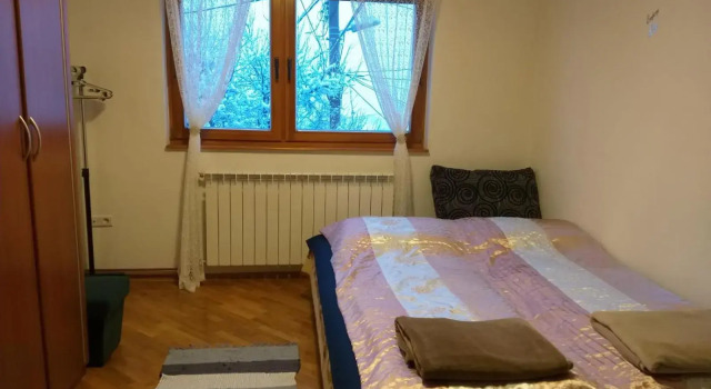 Atraktivni stan sa garažom i internetom