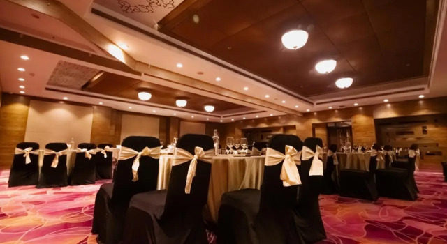Leisure Inn Grand Chanakya, Забронировать Отель Отели штата Раджастхана с завтраком, Завтраки