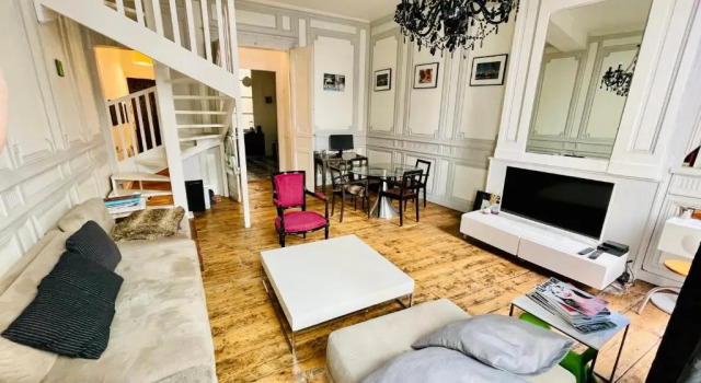 T4 apartment in the heart of old Bordeaux close to all amenities, Забронировать Апартаменты/квартира Апартаменты Бордо, рядом с University of Bordeaux - Bastide Campus, Апартаменты/квартира