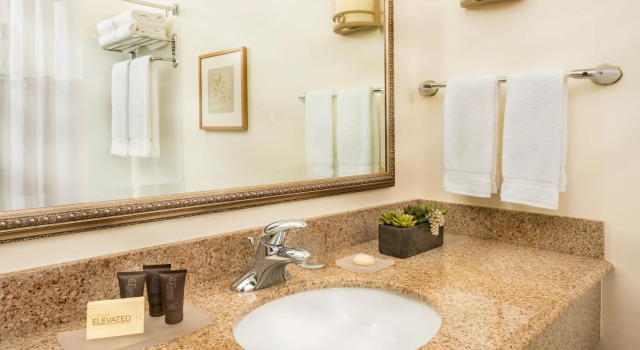 Люкс Best Western Ontario Mills Mall