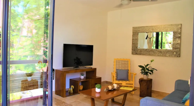 Profound relaxation in 2BR Condo with pool view by Happy Address