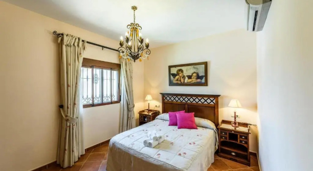 Cortijo Angela Viñuela by Ruralidays, Prenota Hotel Viñuela Axarquía