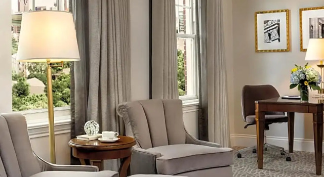 Номер Deluxe Warwick Melrose Hotel