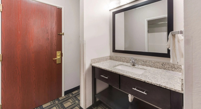 Четырёхместный номер Standard Suburban Studios Mason Hwy 42