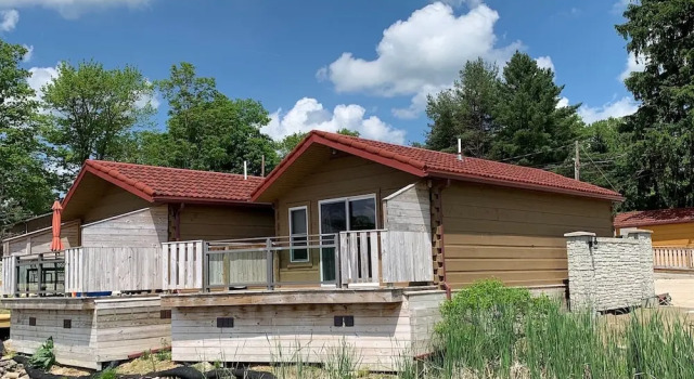 Номер Premium c 1 комнатой с балконом и с видом на озеро Edinboro Lake Resort Cabins
