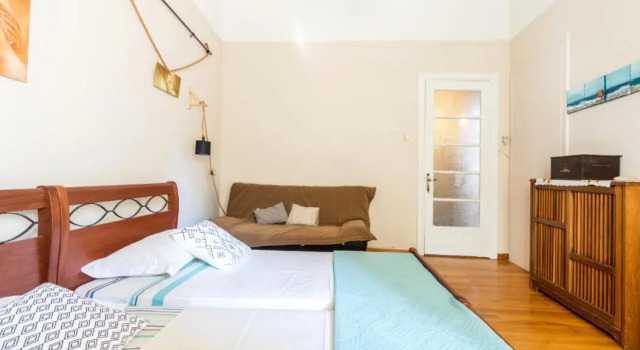 Beautiful appartment under Akropolis!, Забронировать Отель Афины Острова Саронического залива - Аттика, рядом с Холм Филопаппос