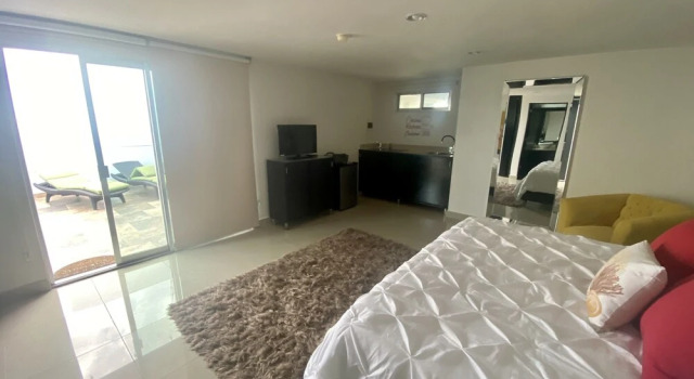 Люкс с балконом VANESSA 42 Suites - 5Th. Ave