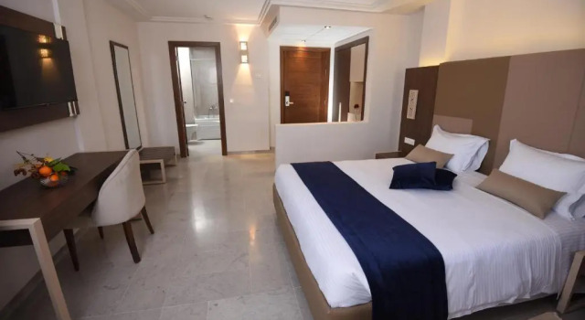 Полулюкс Hôtel Lescure Business and SPA