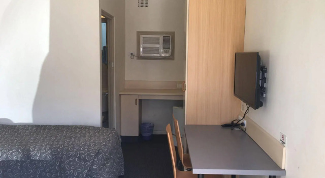 Westside Motor Inn