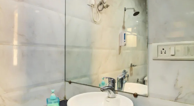 Номер Deluxe Opal Comforts- A Business Hotel