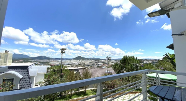 Четырёхместный номер Deluxe Dallas Hotel Dalat