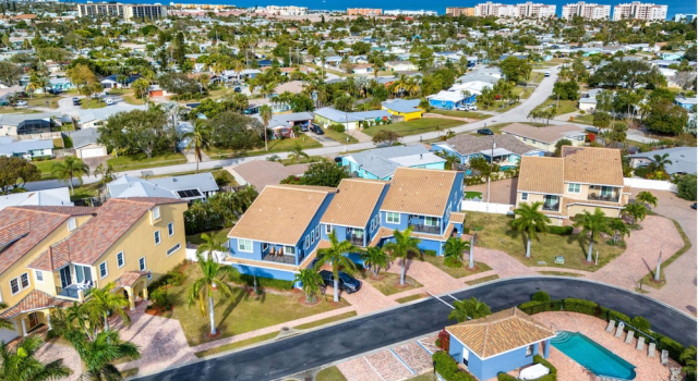 Вилла с 3 комнатами 128 Mediterranean Way