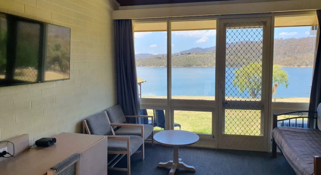 Номер Standard с балконом и с видом на озеро Lake Jindabyne Hotel