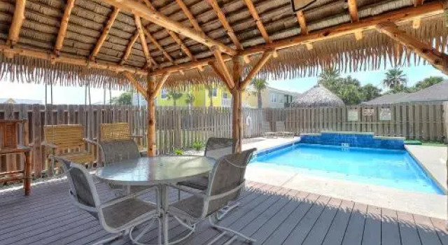 Tropical Touchdown, Boek Hotel Port Aransas 