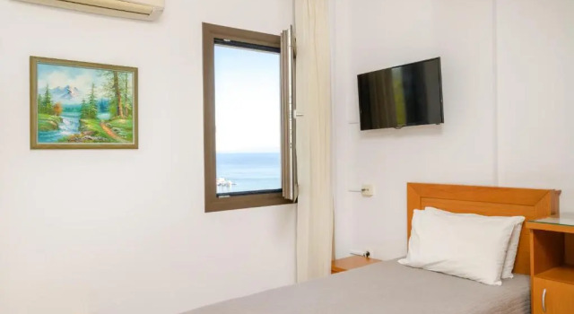 Четырёхместный номер Standard с видом на море Sunset Hotel