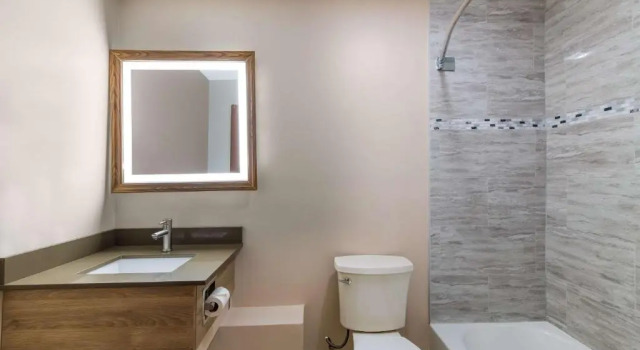 Семейный люкс Econo Lodge Inn & Suites on the River