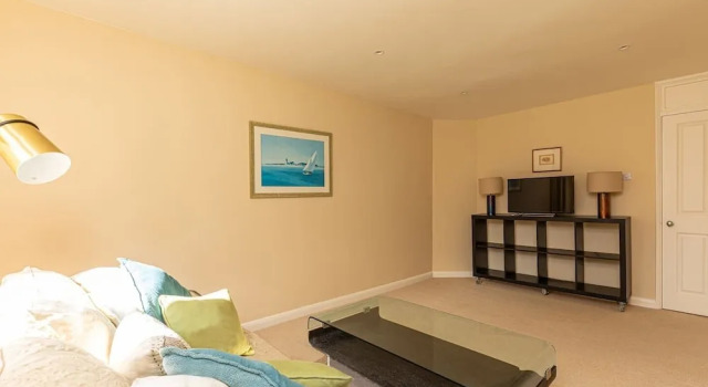 Lovely 3-bed House in Brixton Near Clapham Common, Забронировать Отель Отели Англии 3 звезды, 3*