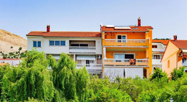Beautiful Apartment in Barbat na Rabu With Wifi, Prenota Appartamento Hotel a Isole Quarnerine con parcheggio, Parcheggio