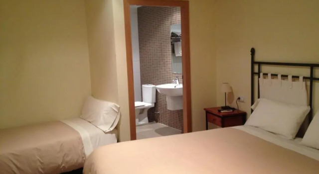 Трёхместный номер Standard с красивым видом из окна Hostal La Placeta