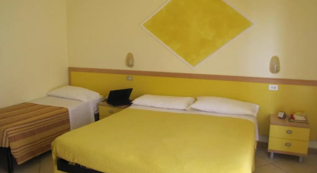 Трёхместный номер Standard с балконом Hotel Etna - Hotel per Coppie e Famiglie con Parcheggio e Spiaggia