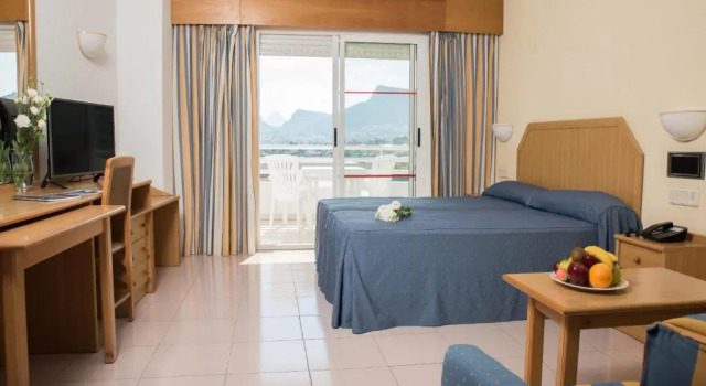 Трёхместный номер Standard AR Roca Esmeralda & SPA Hotel
