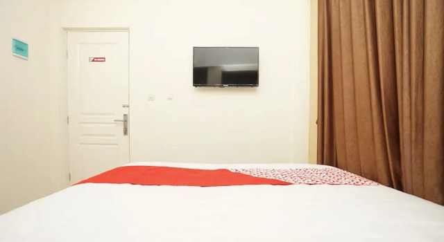 Двухместный номер Standard Urbanview Erga Family Residence Syariah Surabaya by RedDoorz