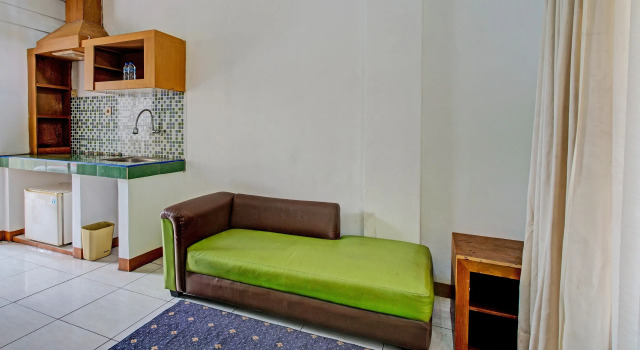 Deluxe room Super OYO Capital O 91810 Hotel Balebat 2