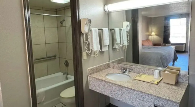 Двухместный номер Standard с балконом American Inn by Hotel O Selma US 80