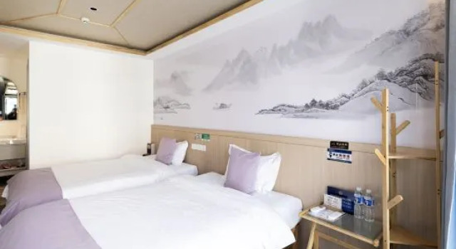 Кровать в общем номере Linyi Wuzhou Hotel