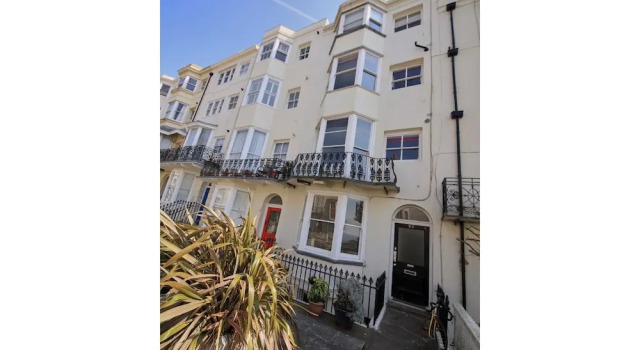 Lovely Kemptown Flat for 2 With Sea View, Забронировать Отель Отели Исторического графства Суссекса с парковкой, Парковка