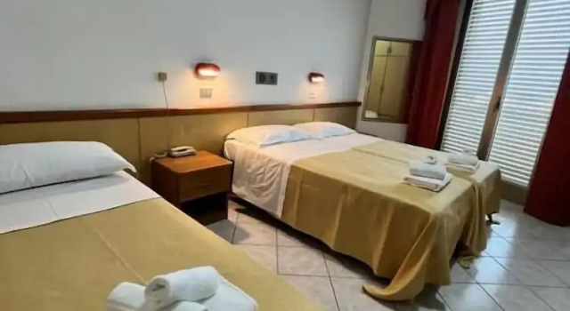 Трёхместный номер Standard с балконом и с видом на море Hotel Columbia Frontemare