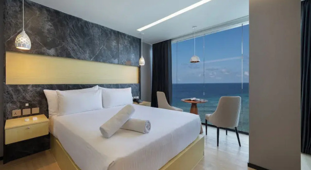 Двухместный люкс с видом на океан Отель Swarn by Hawks Hotels